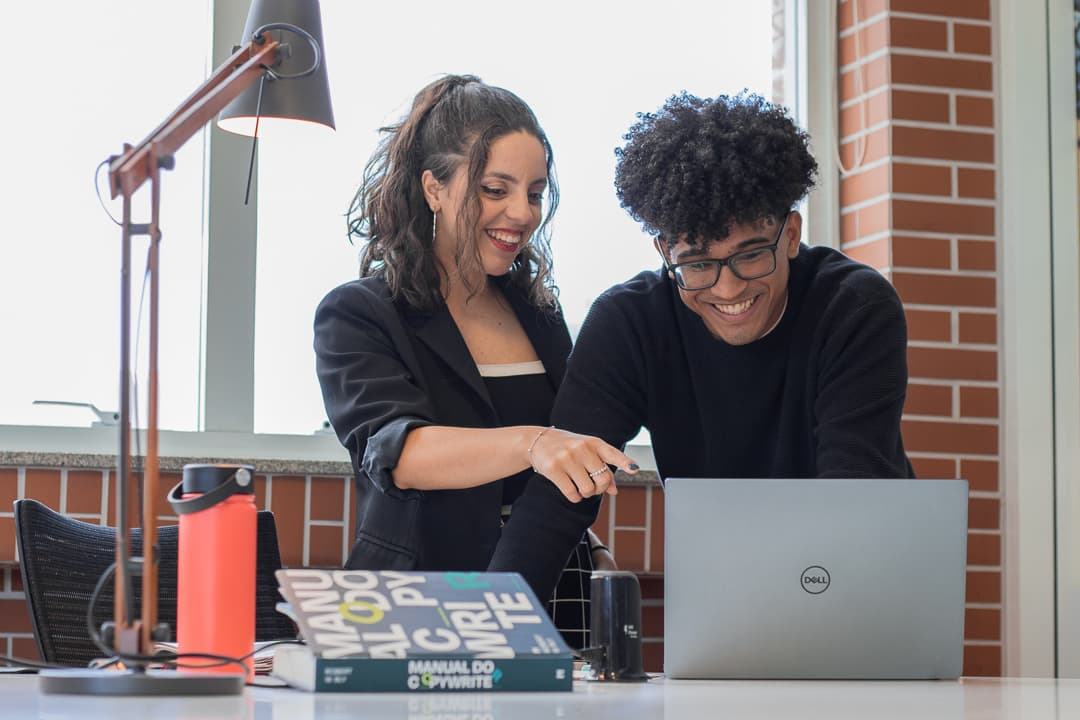 Emily e Clécio - Fundadores da Lumes Digital